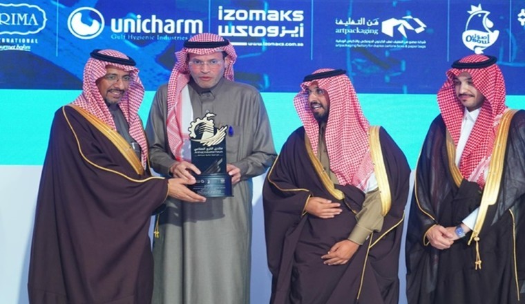 لإسهاماتها في دعم الصناعة الوطنية... محافظ الخرج ووزير الصناعة والثروة المعدنية يكرمان المراعي لرعايتها منتدى الخرج الصناعي