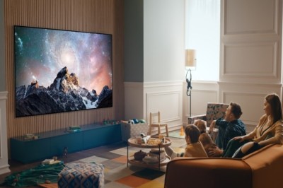 استمتعوا بأجواء الأفلام الشتوية مع تلفزيون LG OLED EVO رفيق الترفيه المنزلي المثالي