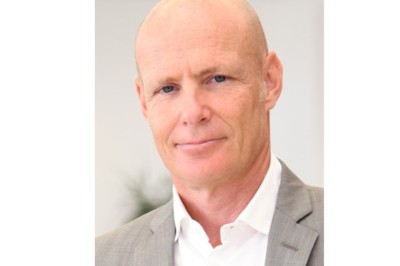 يثمّن سائقو السيارات في دولة الإمارات العربية المتحدة التحسينات الإضافة في البنية التحتية للطرق، ولكنهم قلقون بشكل عام بشأن القيادة الخطرة ووقت التنقل - 